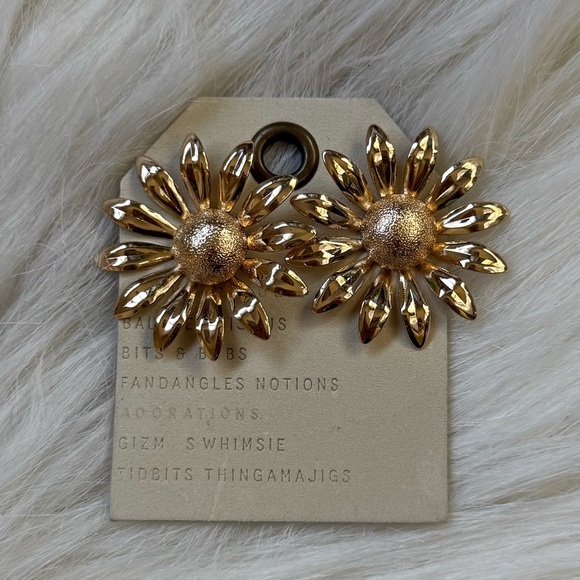 New Anthropologie Daisy Stud Earrings Gold Earrings - Picture 2 of 3
